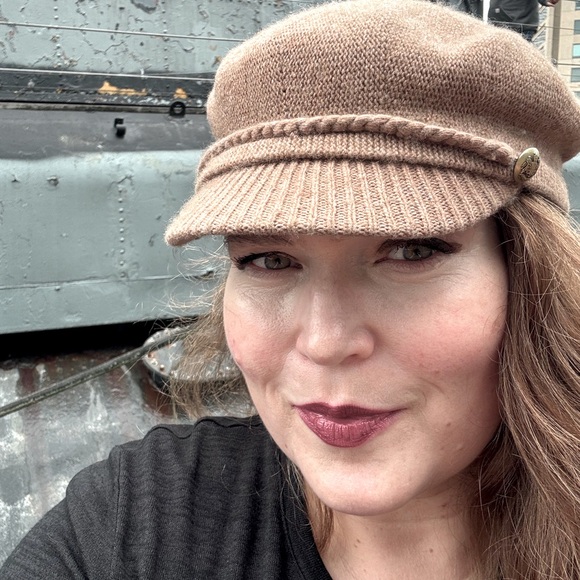 Meet your Posher, Sarai - Picture 1 of 1